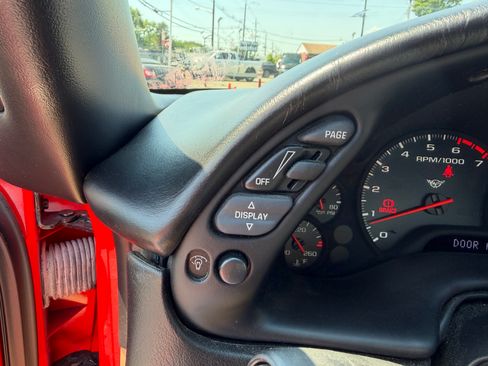 Used 1999 Chevrolet Corvette Convertible RWD image 8