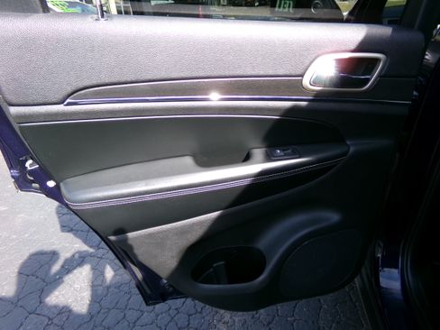 Used 2017 Jeep Grand Cherokee Limited image 15