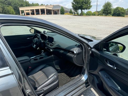 Used 2021 Nissan Altima 2.5 SR FWD image 15
