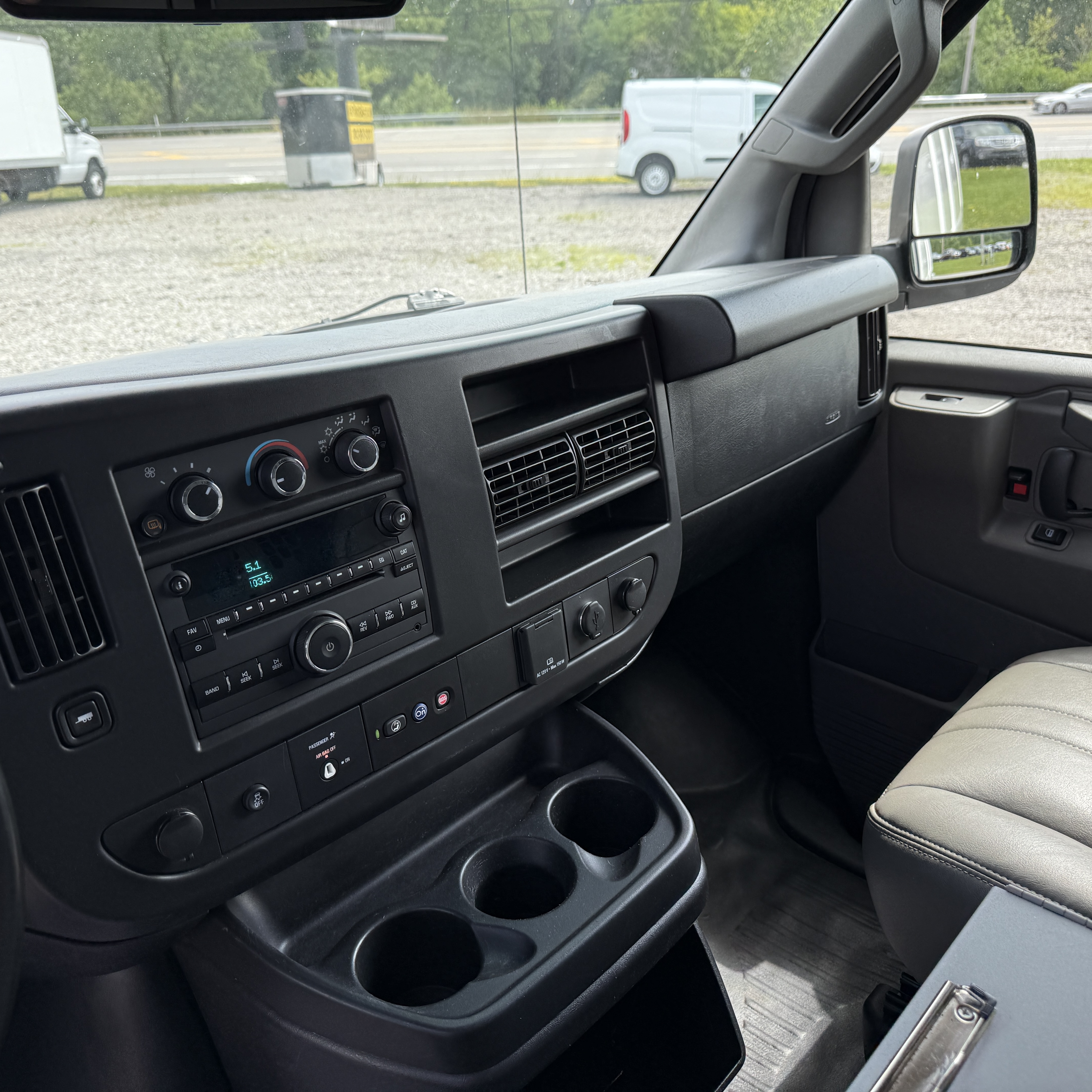 Used 2020 Chevrolet Express 3500 UNAVAIL RWD image 16