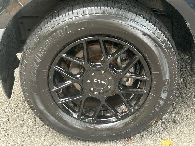 Used 2012 Nissan Frontier 2WD Crew Cab image 25