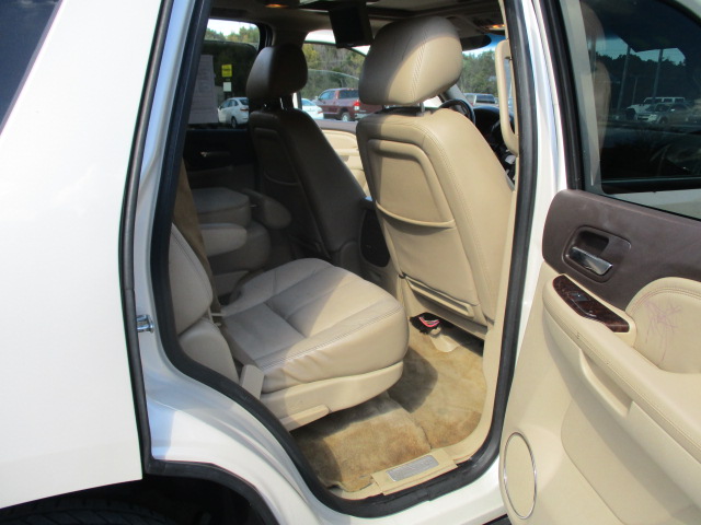 Used 2012 GMC Yukon AWD Denali image 29
