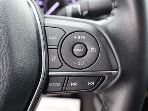 Used 2020 Toyota Camry XLE image 23