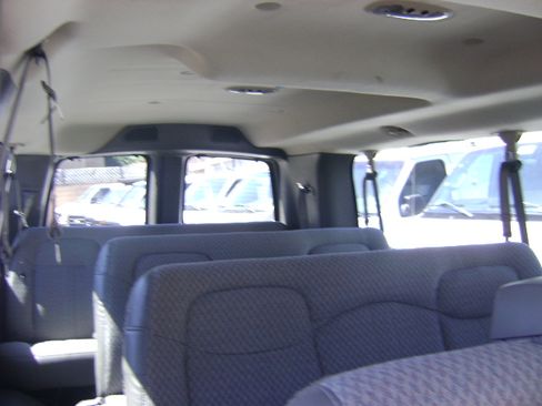 Used 2007 Chevrolet Express 3500 Extended Passenger RWD image 8