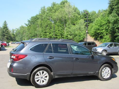Used 2017 Subaru Outback 2.5i Premium AWD/4WD image 7