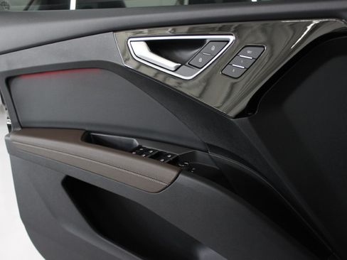 Used 2024 Audi Q4 e-tron Premium Plus image 29