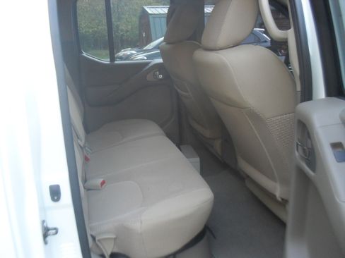 Used 2016 Nissan Frontier PRO-4X image 8