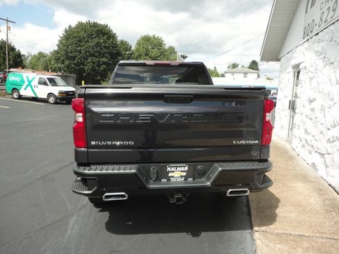 Used 2022 Chevrolet Silverado 1500 4x4 Crew Cab Custom Trail Boss image 12