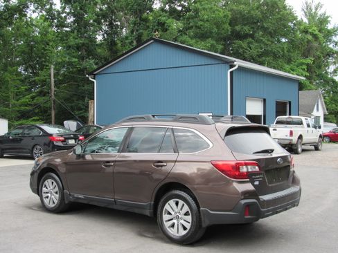 Used 2019 Subaru Outback 2.5i Premium AWD/4WD image 5