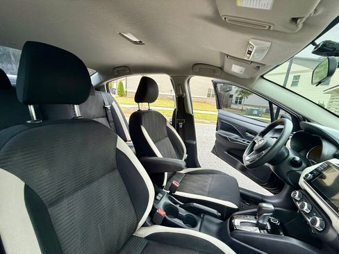 Used 2020 Nissan Versa SV image 10