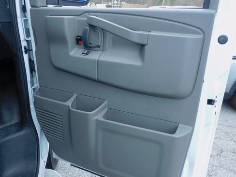 Used 2024 GMC Savana 2500 image 21