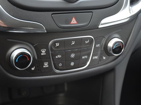 Used 2018 Chevrolet Equinox LT AWD/4WD image 18