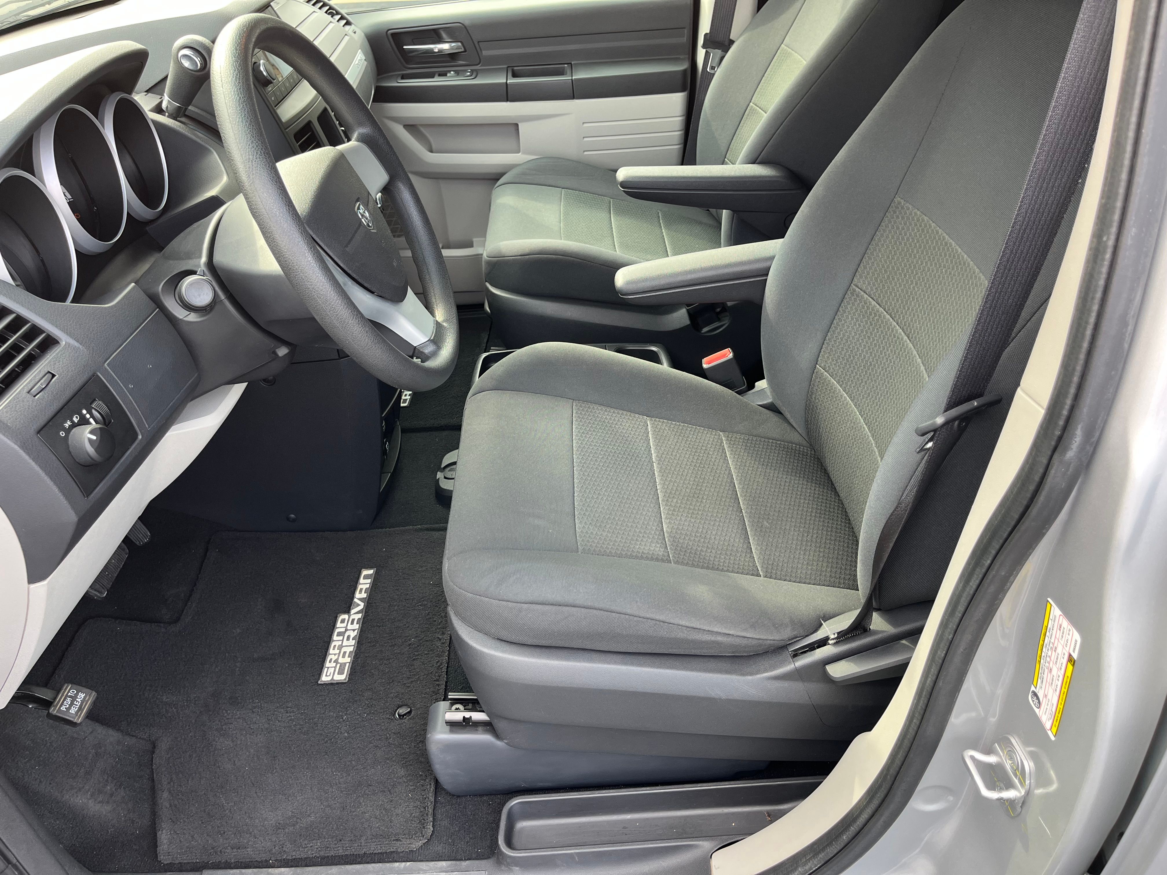 Used 2008 Dodge Grand Caravan SE FWD image 8