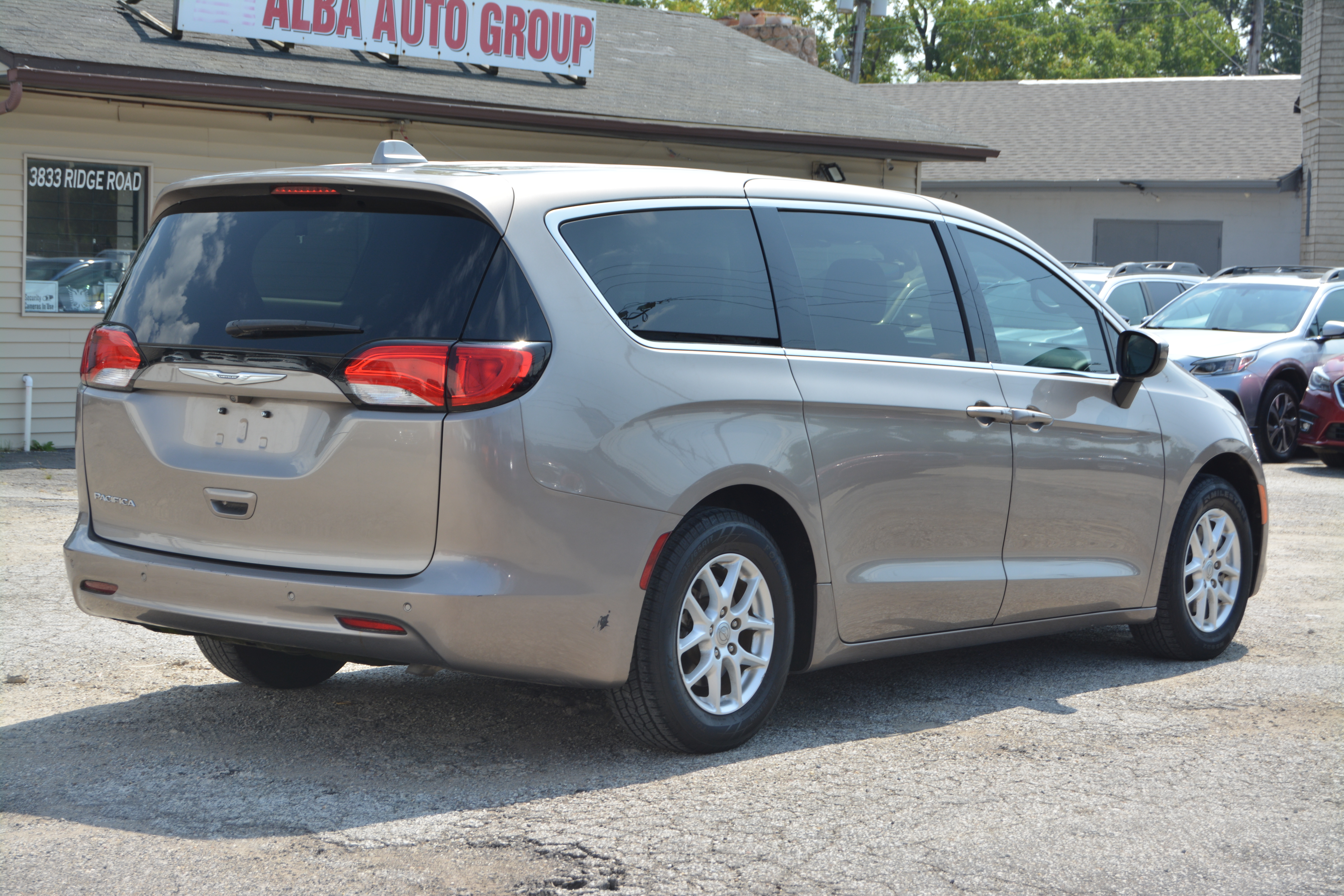 Used 2017 Chrysler Pacifica Touring FWD image 7