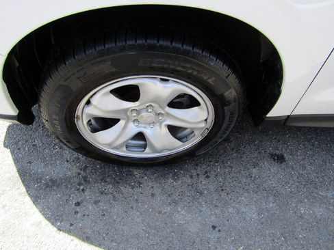 Used 2016 Subaru Forester 2.5i image 5