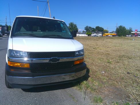 Used 2020 Chevrolet Express 3500 LT image 7