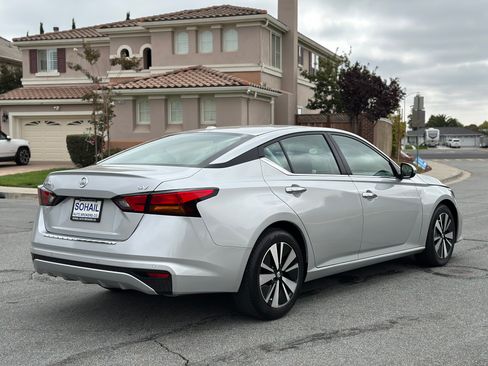 Used 2022 Nissan Altima 2.5 SV image 8