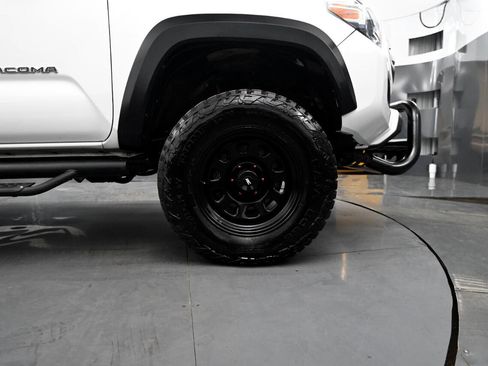 Used 2019 Toyota Tacoma TRD Off-Road image 23
