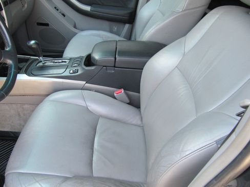 Used 2005 Toyota 4Runner Limited image 16