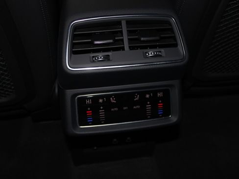 Used 2024 Audi Q8 e-tron Premium image 36