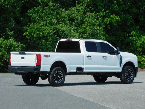 Used 2023 Ford F250 4x4 Crew Cab Super Duty image 7