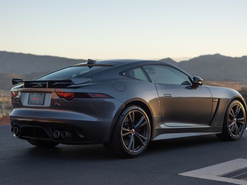 Used 2018 Jaguar F-TYPE SVR Coupe AWD/4WD image 4