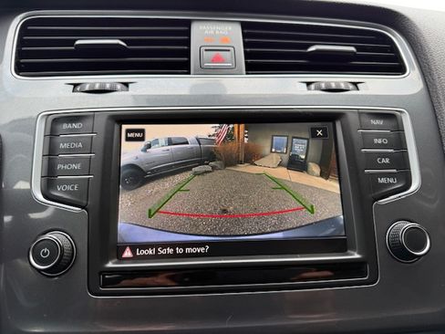 Used 2017 Volkswagen Golf Alltrack image 12