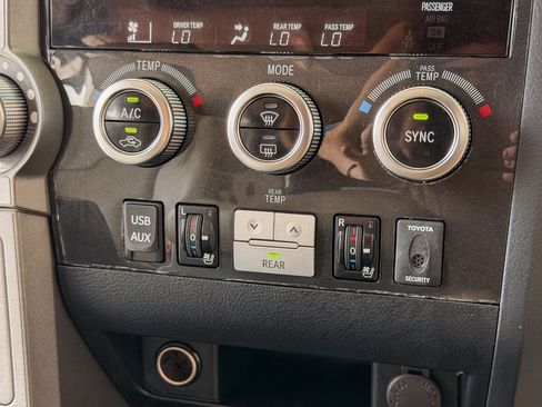 Used 2016 Toyota Sequoia 4WD Platinum image 13