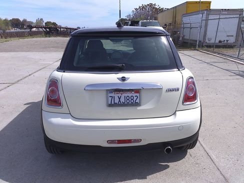 Used 2011 MINI Cooper image 6