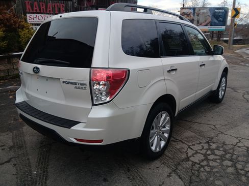 Used 2011 Subaru Forester 2.5X Premium image 3