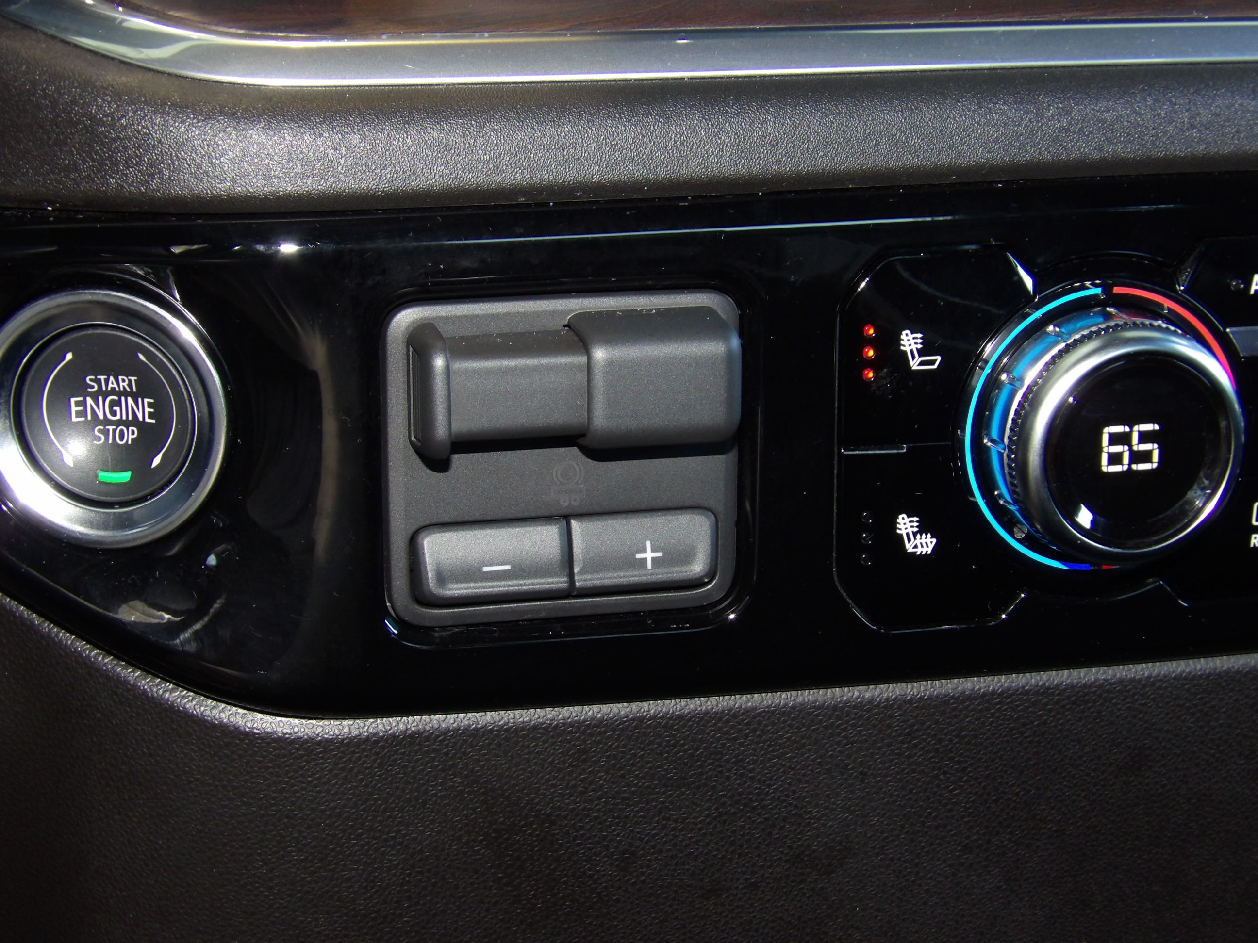 Used 2026 GMC Sierra 1500 4x4 Crew Cab SLT image 3