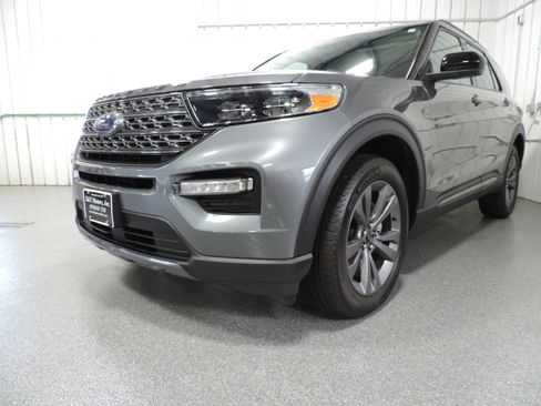 Used 2023 Ford Explorer XLT image 8