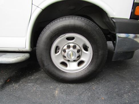 Used 2016 GMC Savana 2500 image 17