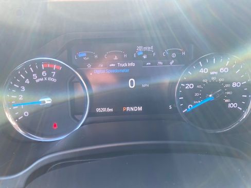 Used 2022 Ford F350 Lariat image 13