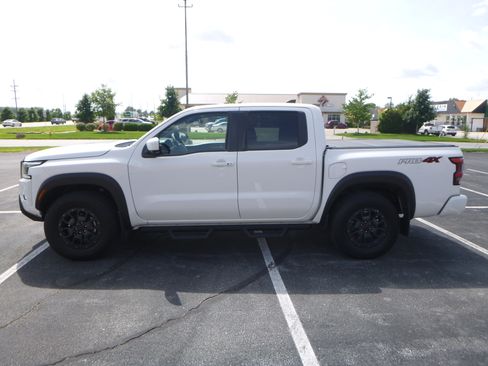 Used 2024 Nissan Frontier 4x4 Crew Cab image 1