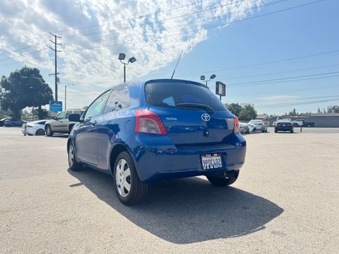 Used 2007 Toyota Yaris 2-Door Hatchback FWD image 6