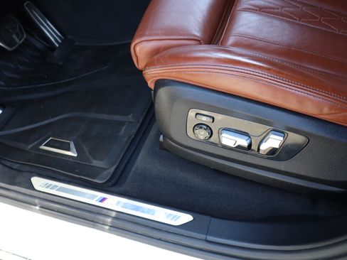 Used 2020 BMW X7 xDrive40i w/ M-Sport Package image 28