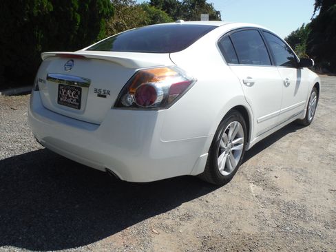 Used 2011 Nissan Altima 3.5 SR Sedan FWD image 5