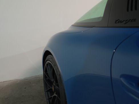 Used 2018 Porsche 911 Targa 4 GTS image 42