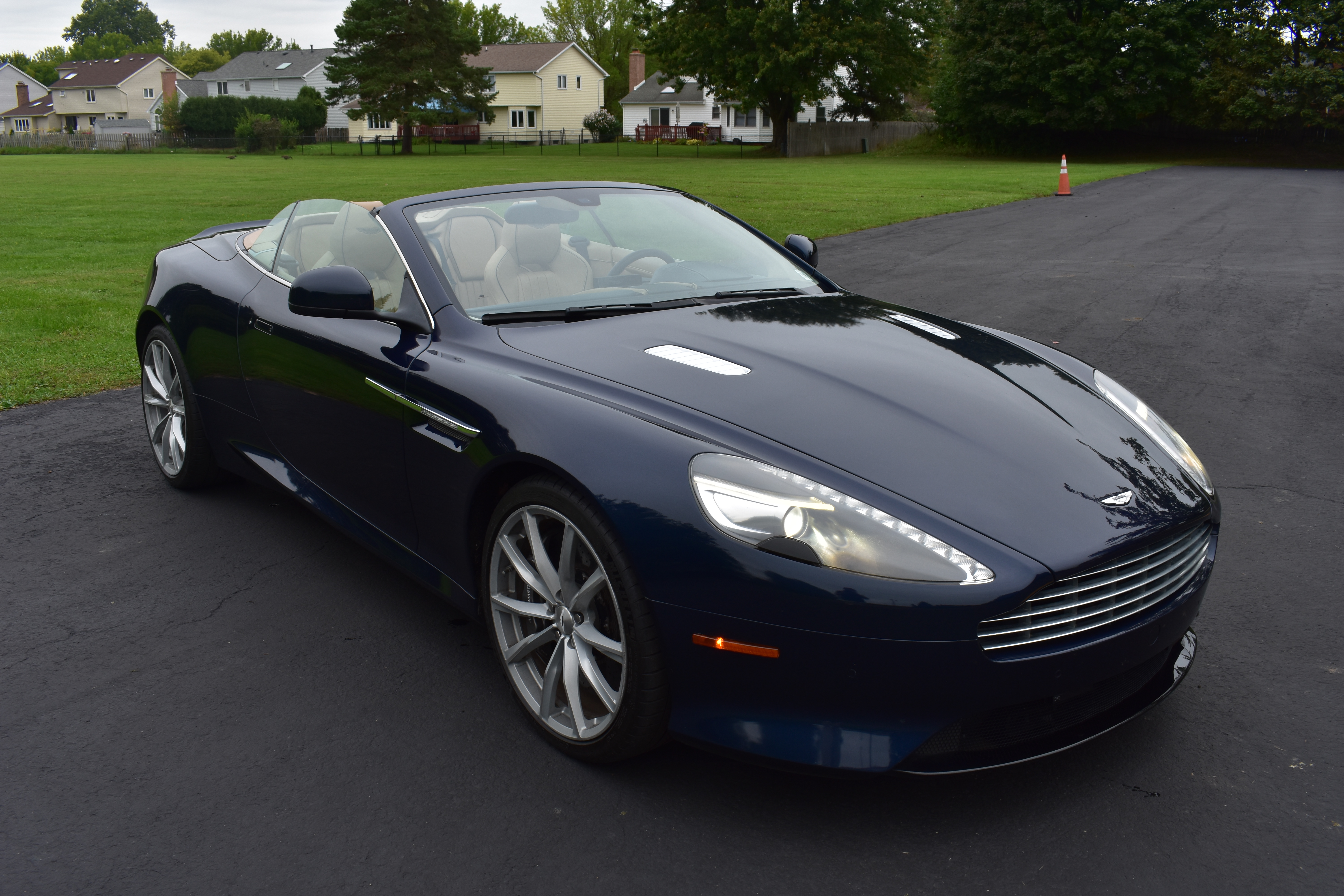 Used 2016 Aston Martin DB9 GT Volante RWD image 20