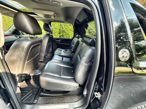 Used 2013 Chevrolet Avalanche LTZ image 13