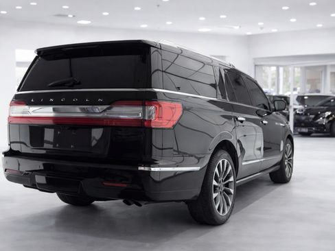 Used 2019 Lincoln Navigator L Select image 2