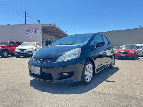 Used 2010 Honda Fit Sport image 2