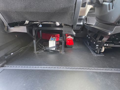 Used 2022 Chrysler Voyager LX image 23