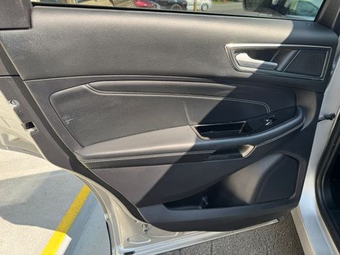Used 2019 Ford Edge AWD Titanium image 11