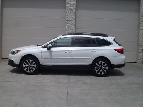 Used 2016 Subaru Outback 2.5i Limited AWD/4WD image 7