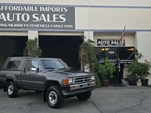 Used 1988 Toyota Pickup Deluxe image 1