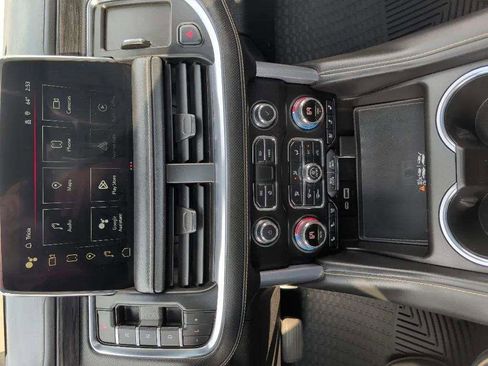 Used 2022 GMC Yukon XL SLT image 15