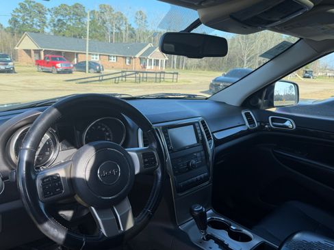 Used 2012 Jeep Grand Cherokee Laredo image 5