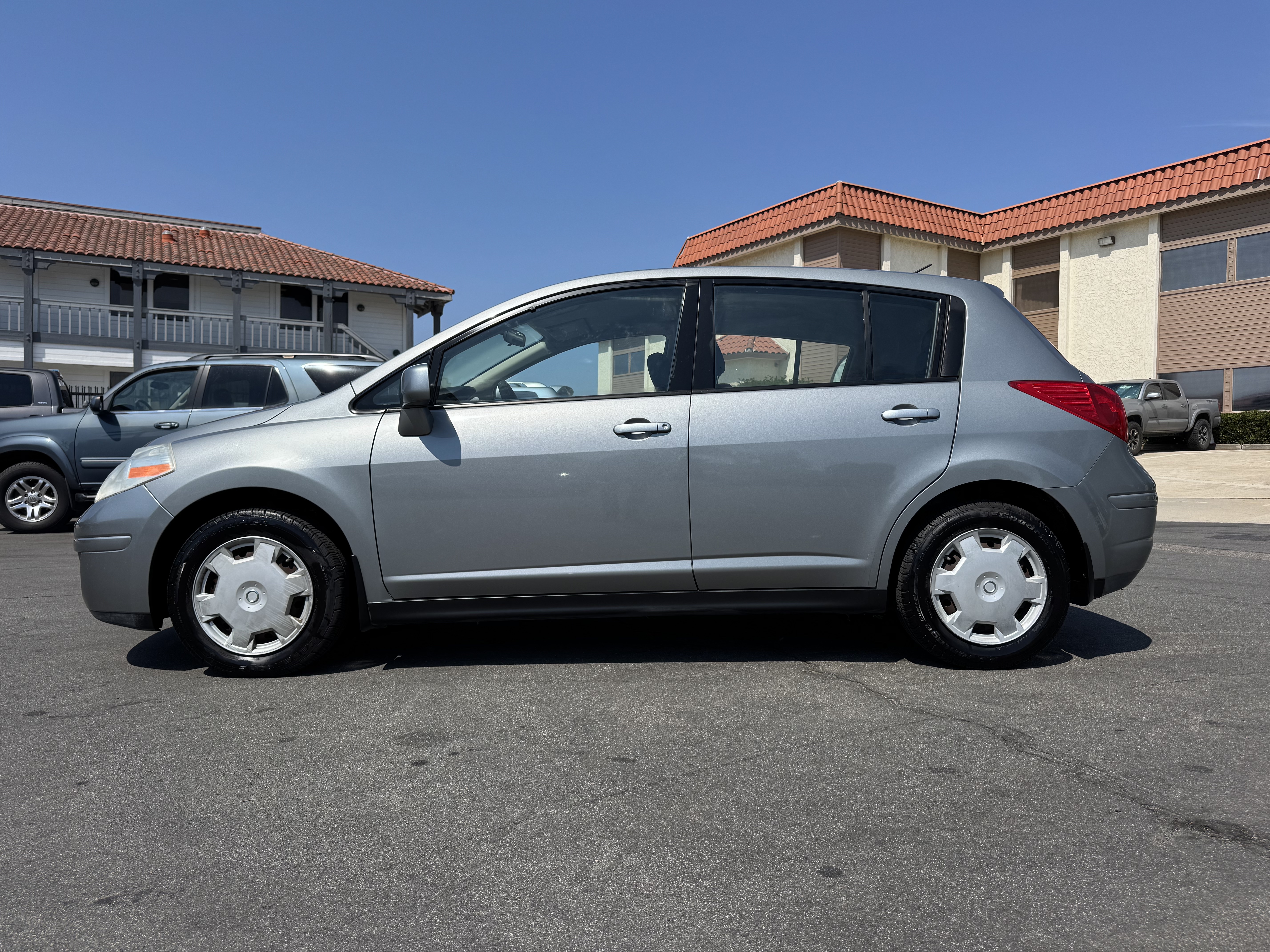 Used 2007 Nissan Versa S FWD image 3